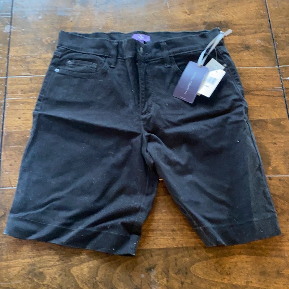 NYDJ Shorts black size 6 NWT